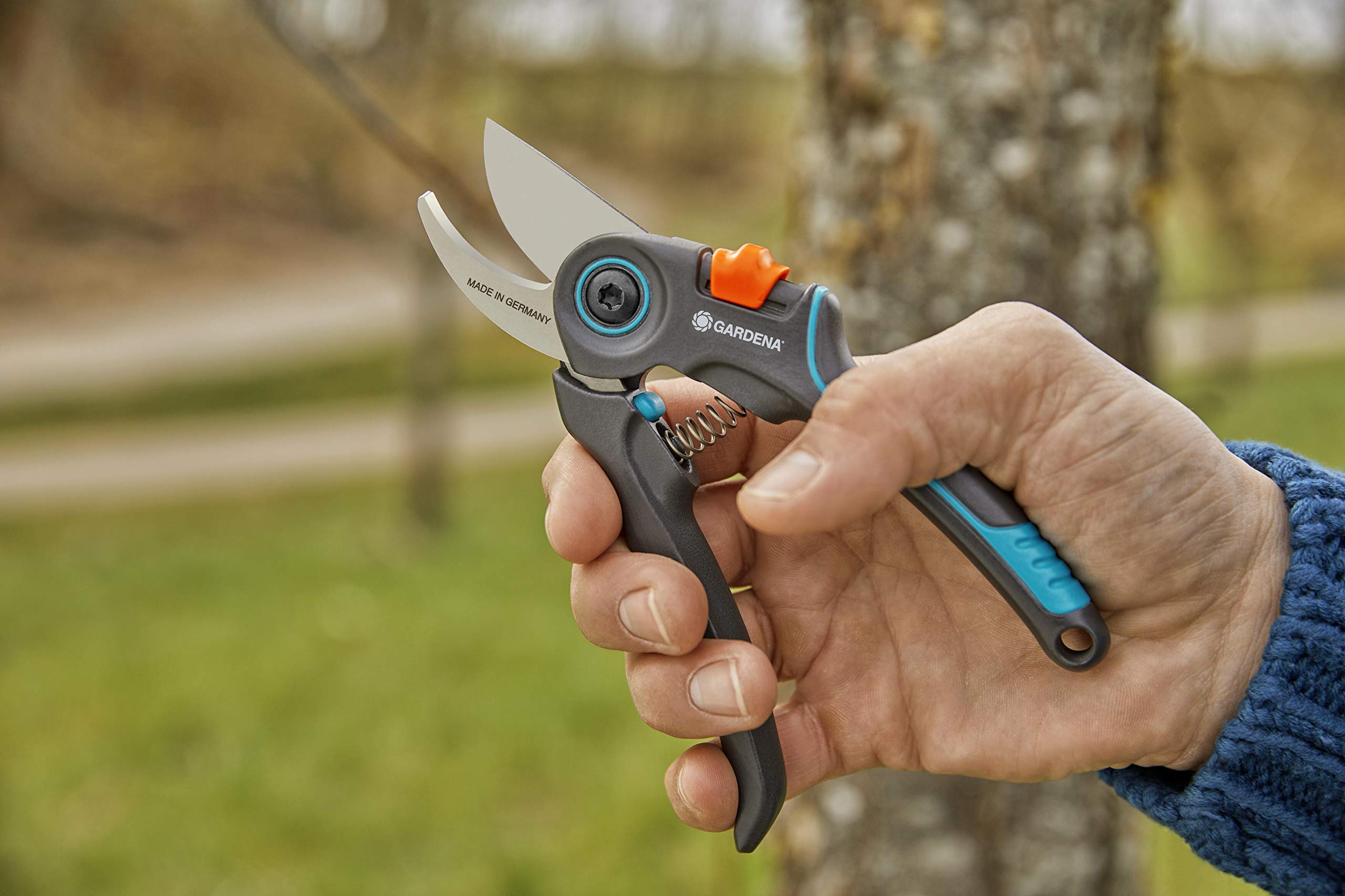 GARDENA (12203) ExpertCut pruning shears: Ideal for cutting fruit trees, 7/8" Cutting diameter, 2-stage variable handle opening, stainless steel blades, bypass cutting principle. Made in Germany - Image 8