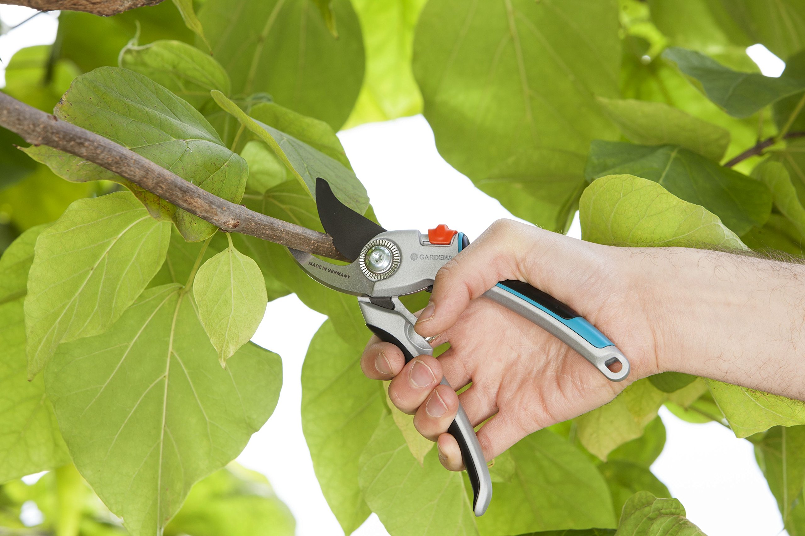 GARDENA (8906) Adjustable Bypass Garden Pruning Shears for Trees, Roses, and Flowers up to 1". Heavy Duty Professional Scissors with Steel Cutting Blades, Sharp Trimming Pruners. Made in Germany - Image 3